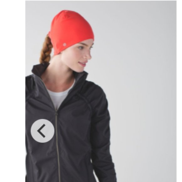 Lululemon Run and Done Toque O/S, Colour Alarming - Picture 10 of 11
